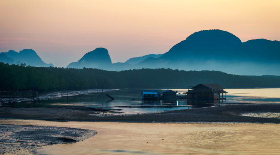Nossos serviços de aluguel de carros oferecem uma seleção diversificada de veículos em Takua Thung.